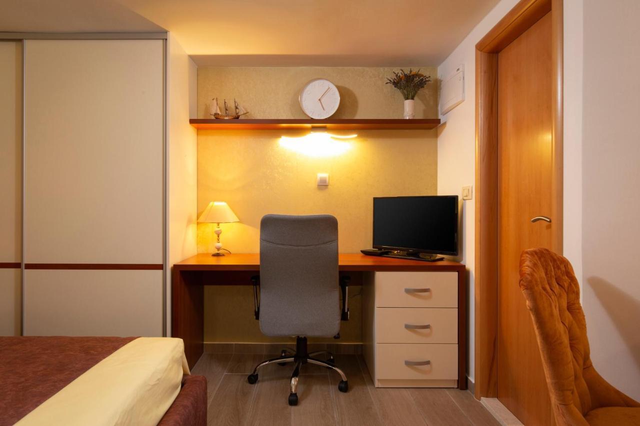 Studio Apartment Oleander Сплит Екстериор снимка