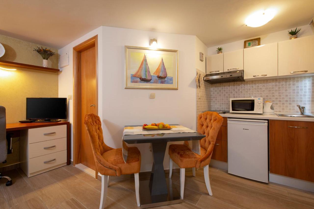 Studio Apartment Oleander Сплит Екстериор снимка