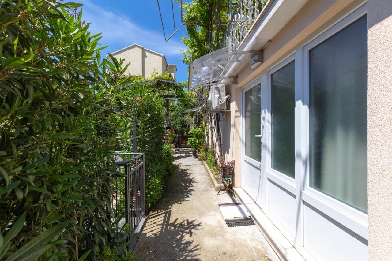 Studio Apartment Oleander Сплит Екстериор снимка